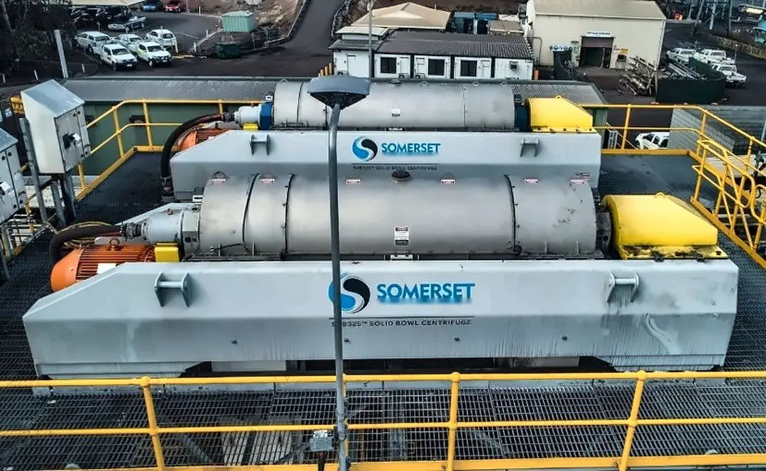 Две центрифуги Somerset на открытой площадке